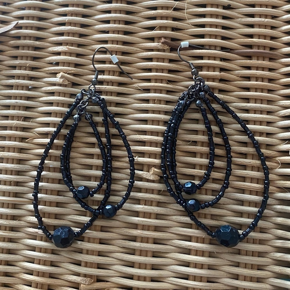 Teardrop beaded‎ black earrings